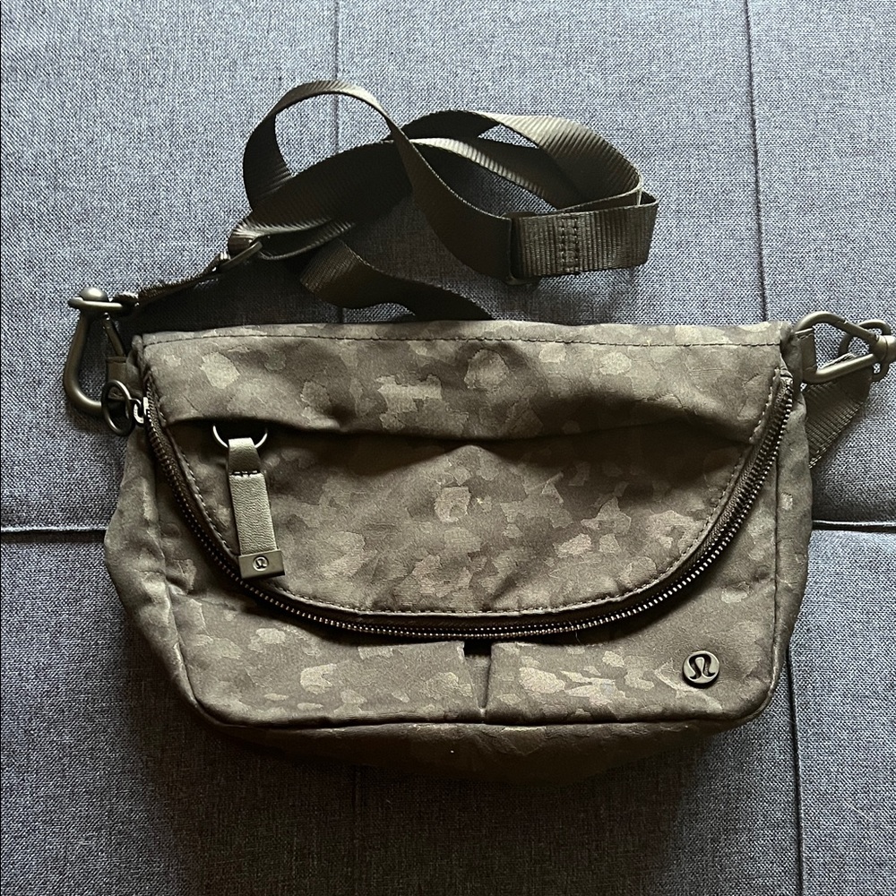 lululemon athletica Camouflage Festival Bag